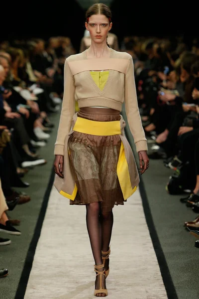 Look 32